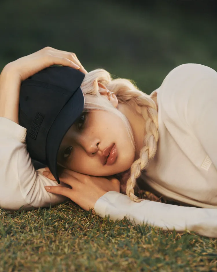 PUMA x ROSÉ聯名系列於今日登場。品牌提供