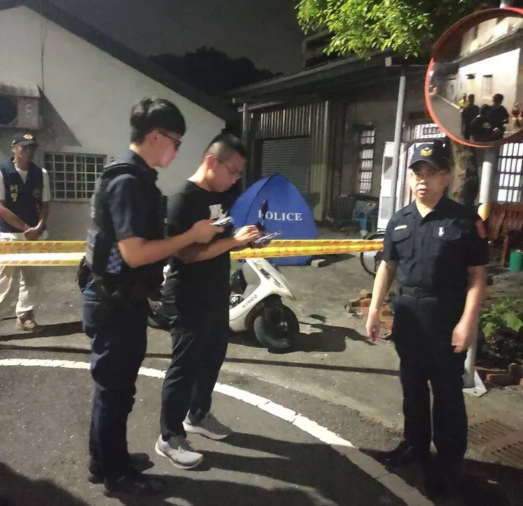 警方到場逮捕凶手，並封鎖線場採證偵辦。民眾提供
