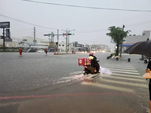 19县市雨炸到明天「1地超大豪雨」 注意!今半夜又一波