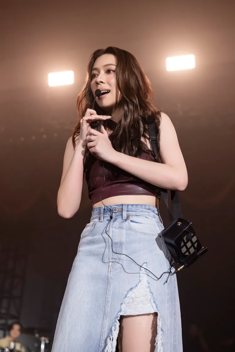 犬青帶著小蜜蜂教全場唱跳。相信音樂提供