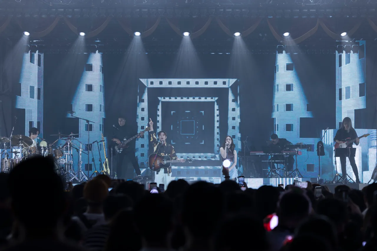 告五人回归Live House,演出,千张门票万人抢。相信音乐提供