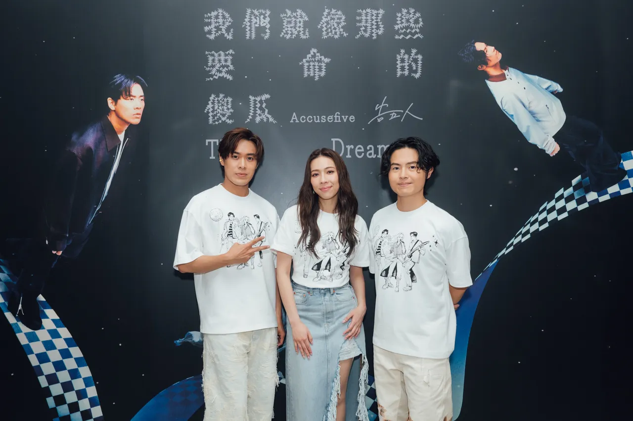告五人会后举行限定签名会,近距离宠粉。相信音乐提供