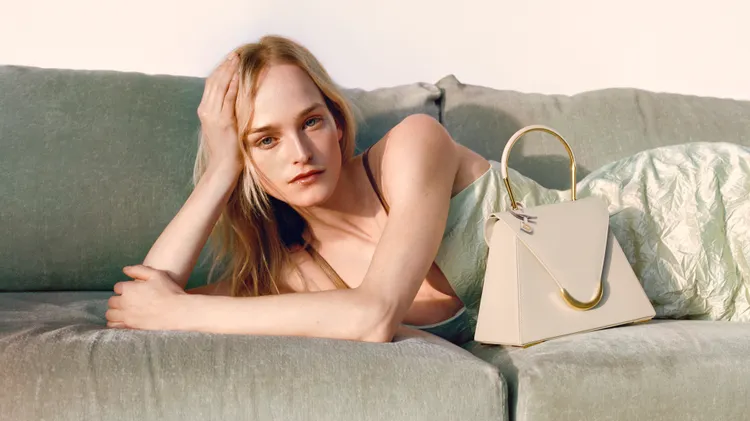 Caprice Toy擁有優雅弧形提把與梯形輪，整體風格相當精緻俐落。品牌提供