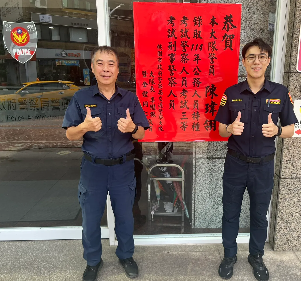 陈玮翎与父亲陈聪敏。交通大队提供
