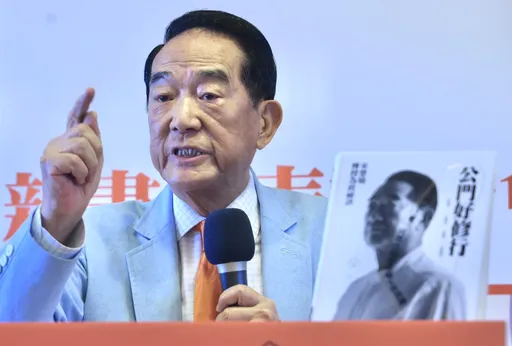 黃國昌嗆記者白癡 資深記者曝「被宋楚瑜怒丟名片」!最終他這樣化解