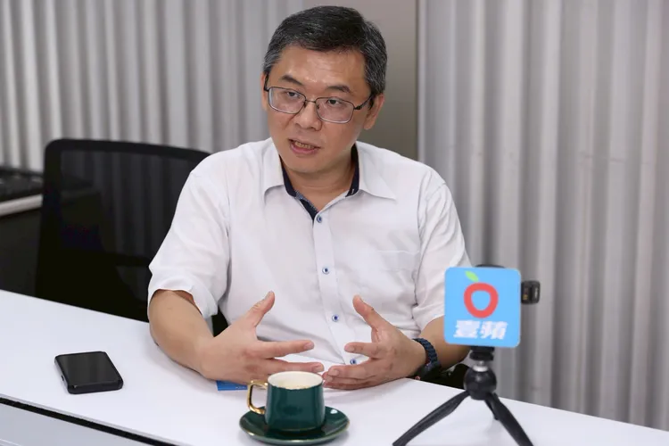 莊明雄分析AI詐騙衍生手法，以及民眾為何會輕易遭騙原因。彭欣偉攝