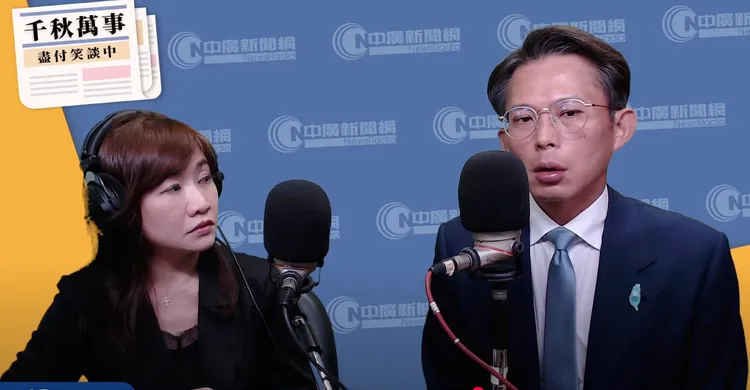 民眾黨主席黃國昌接受中「千秋萬事」主持人王淺秋專訪。翻攝自「千秋萬事」YT