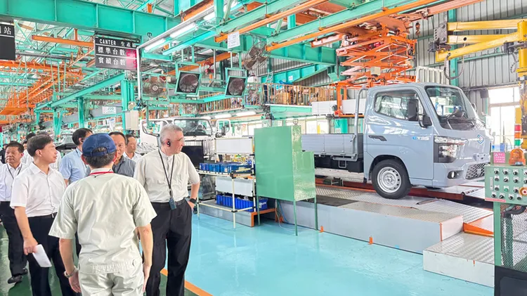 廠區新設三電組裝產線，並導入AI視覺檢測技術，從塗裝到前後軸組裝全面強化品質把關。業者提供