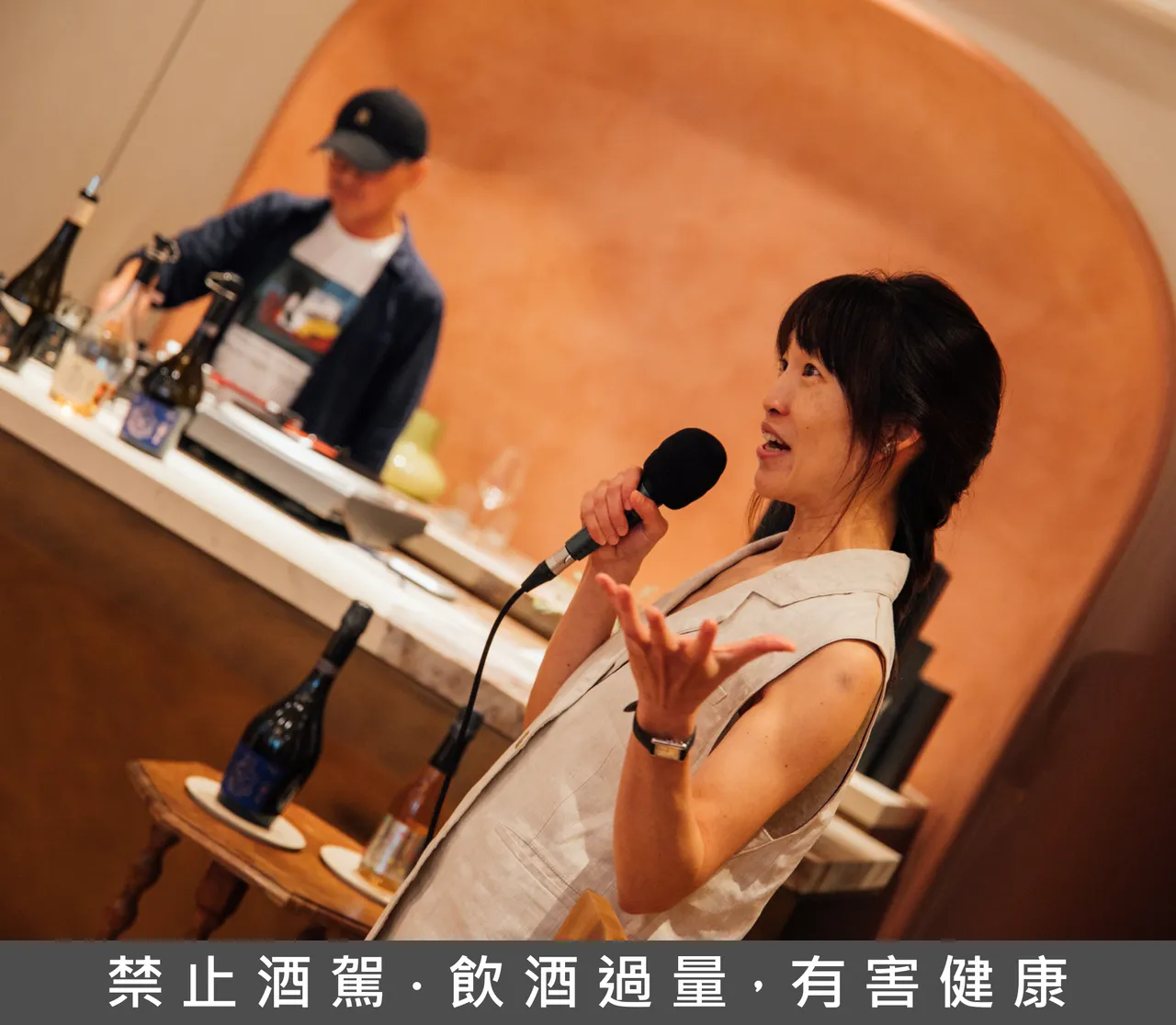 威石东执行长杨仁亚2013年返台承接父业,专注酿造优质台湾葡萄酒,曾获世界新创酒庄大奖肯定。品牌提供