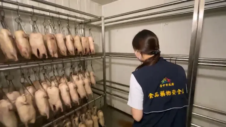 台中市「北平金銀樓烤鴨」豐原直營店上月底爆發食物中毒事件，食安處驗出部分食材含有沙門氏菌。市府提供