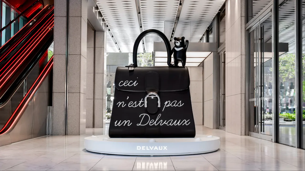 Delvaux打造出巨型Brillant L’Humour手袋裝置藝術。品牌提供