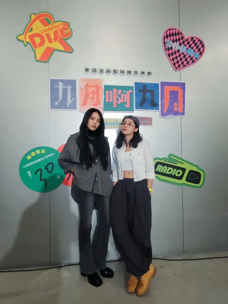 KAXA(左Lexa、右kaį)首次聽歌在劇場響起，動容眼眶泛淚。滾石唱片提供