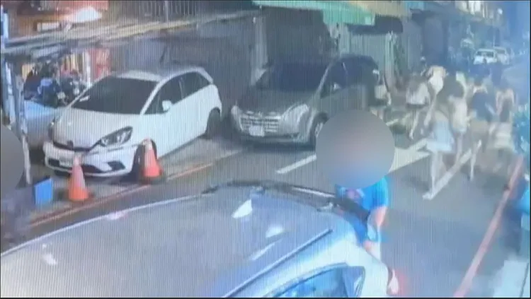 10多名泰籍女竄出。警方提供