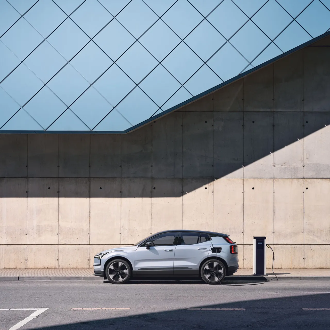 Volvo台湾总代理国际富豪汽车同步针对EX30车主提供纯电购车专案。原厂照片