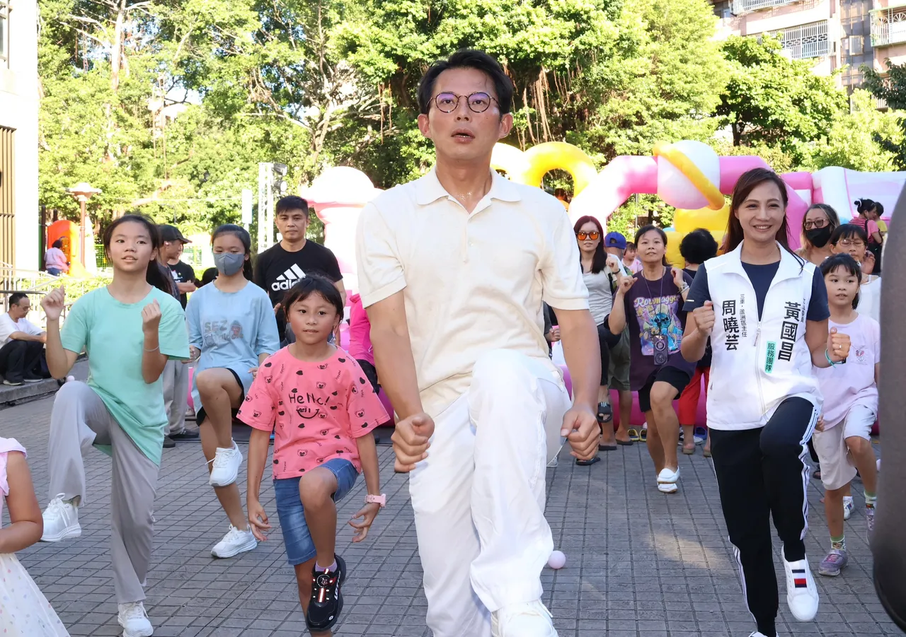 民众党主席黄国昌出席三重充气城堡乐园活动。庄宗达摄