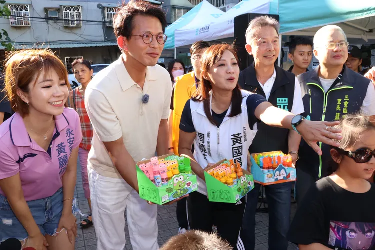 民眾黨主席黃國昌出席三重充氣城堡樂園活動。莊宗達攝