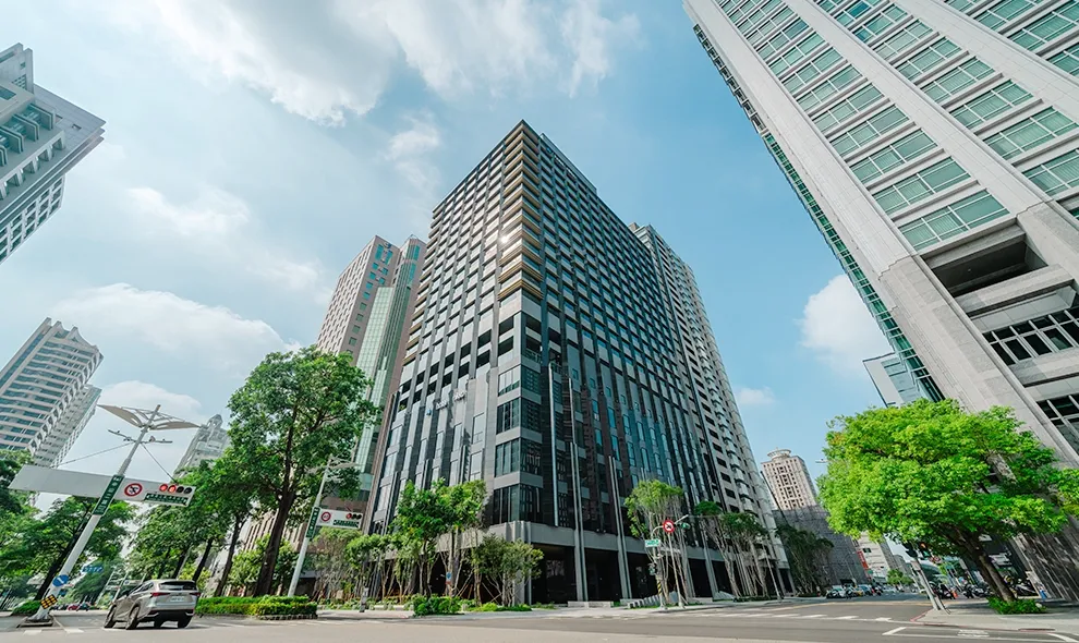 「高年級童樂會」行程以入住高雄日航酒店為例,台北出發每位4610元起。高鐵提供