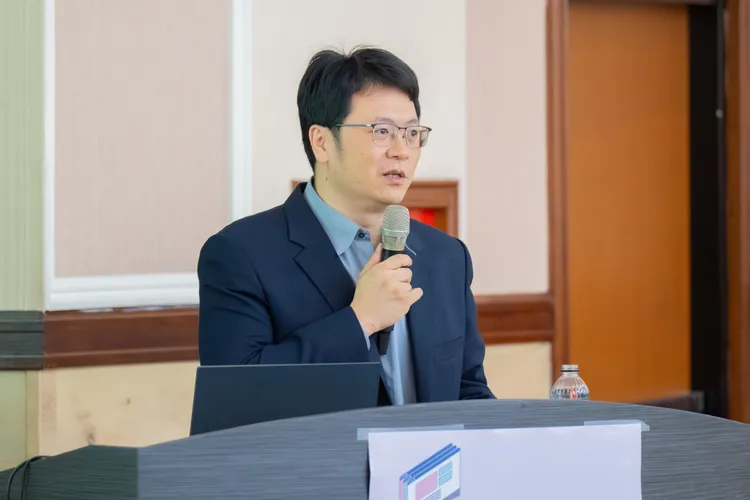 桃園地檢署襄閱主任檢察官黃榮德專題演講。桃園市府提供