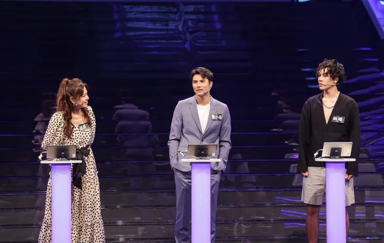 林葉亭（左起）、鳳小岳、納曜上節目答題，過程趣味橫生。公視提供