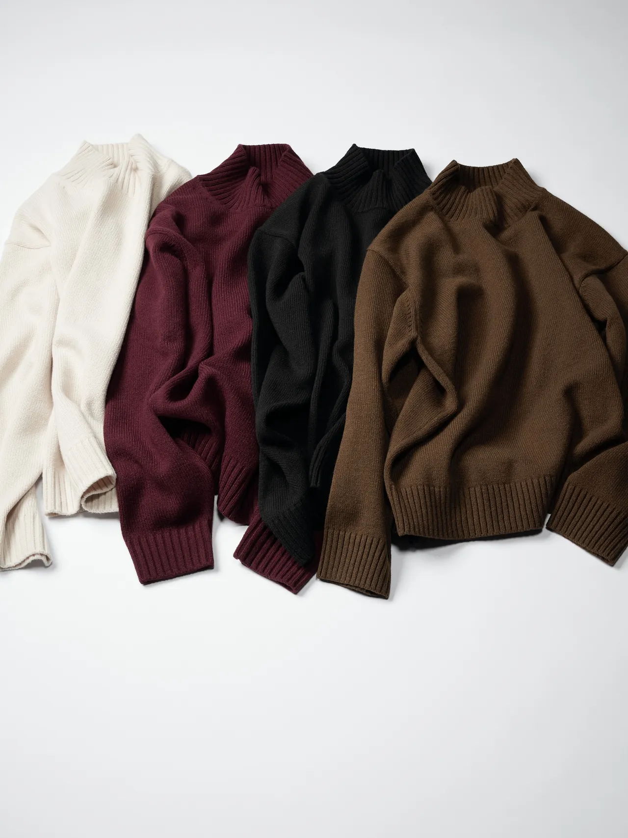 UNIQLO : C系列男装中高领毛衣,各1290元。品牌提供