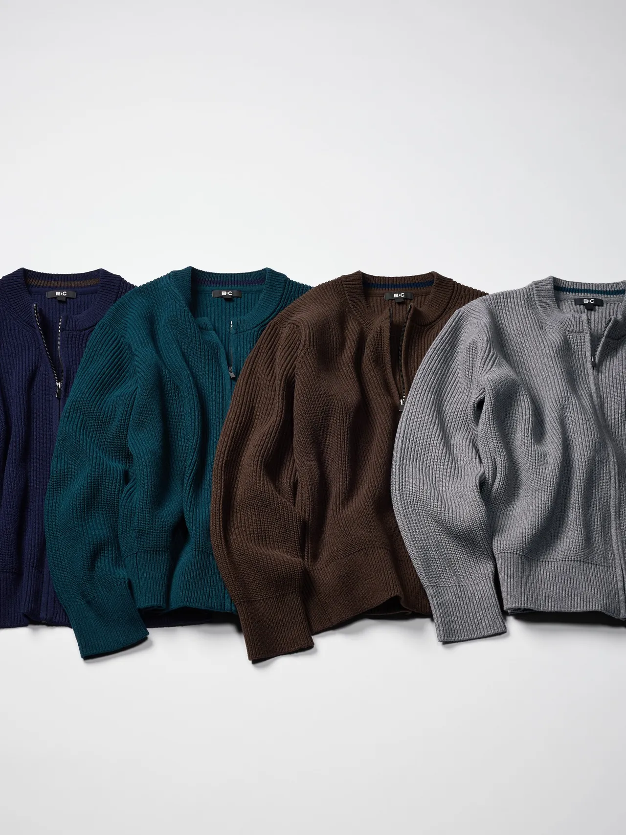 UNIQLO : C系列男装圆领拉链开襟外套,各1490元。品牌提供