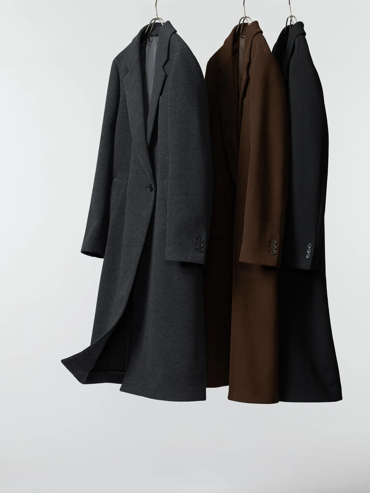 UNIQLO : C系列女装长大衣,各2990元。品牌提供