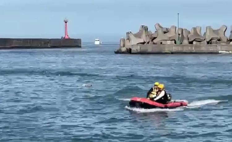 黃男大吼一聲後騎車墜海，消防、海巡找3天總算尋獲。民眾提供