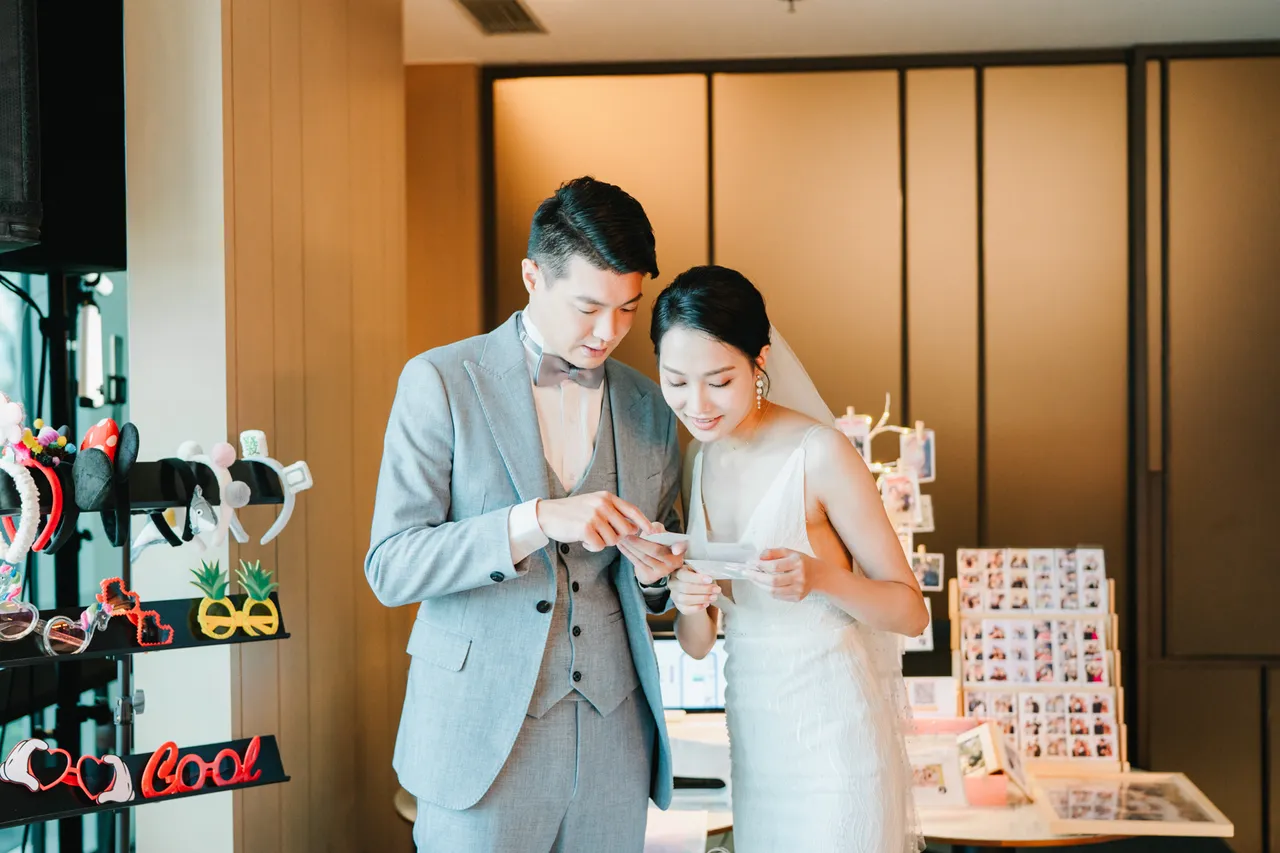 台北國泰萬怡酒店讓準新人們體驗各家怡選品牌,如拍拍印LineIn,即拍即印紀錄幸福時刻。業者提供