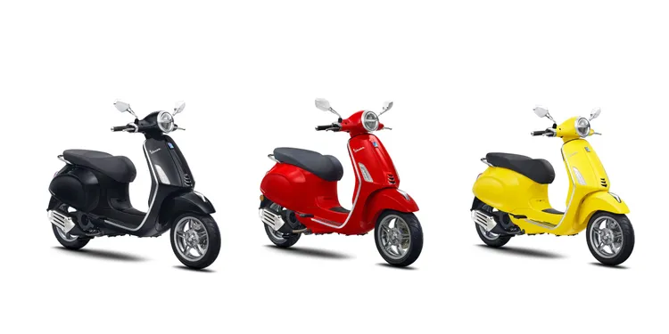Vespa Primavera 125 (由左至右)魅影黑、赤焰紅、含羞草黃。業者提供