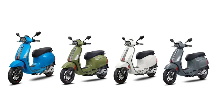 Vespa Sprint S 150 (由左至右)前蔚藍、墨綠灰、雪地白、勁石灰。業者提供