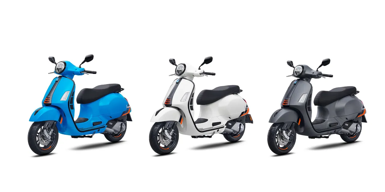 Vespa GTS 300 Super Sport (由左至右)前蔚蓝、雪地白、消光雷霆灰。业者提供