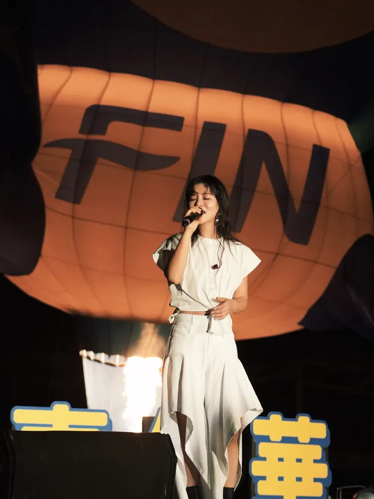 丁噹於台東熱氣球嘉年華壓軸獻唱。相信音樂提供