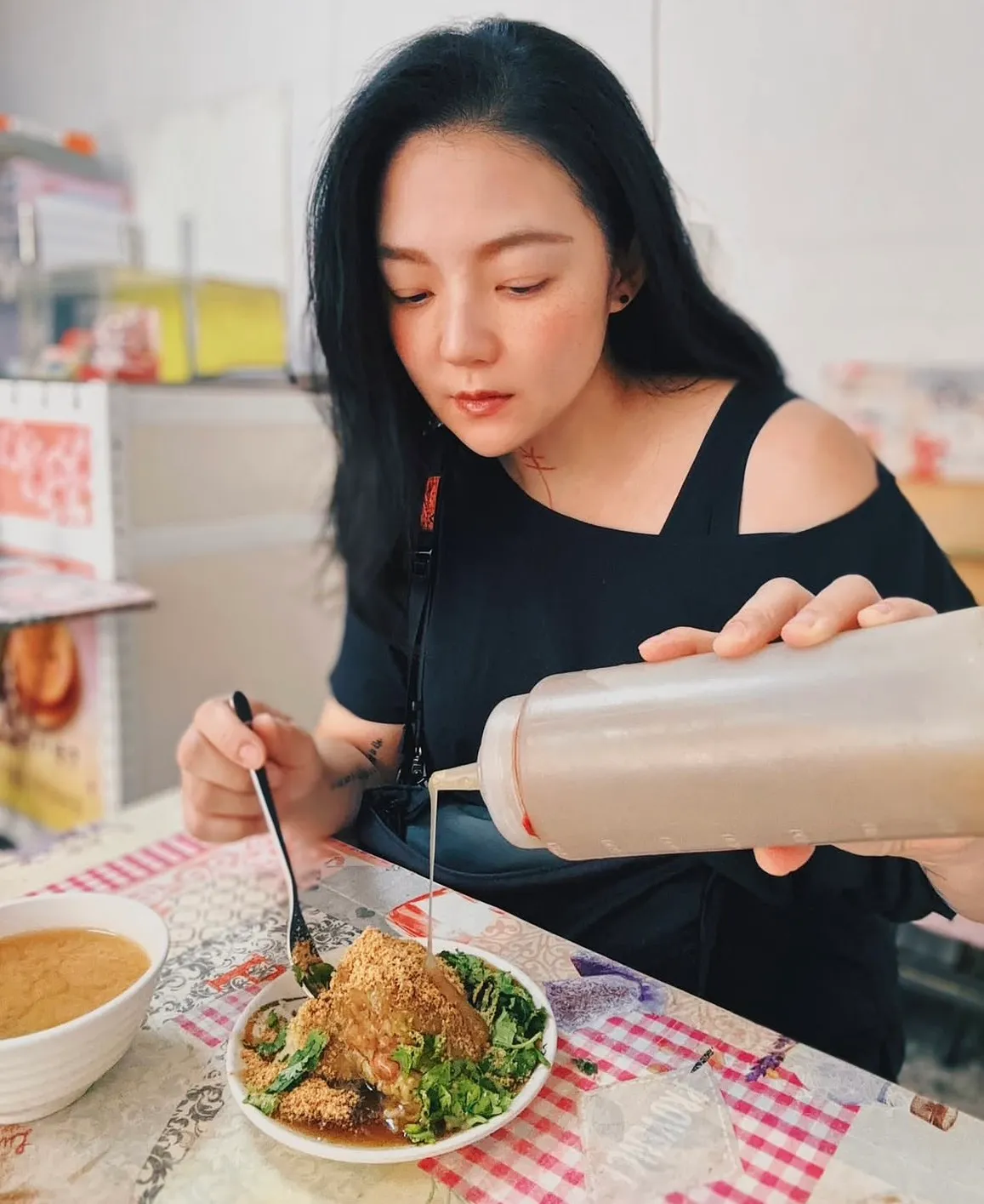 欧阳靖得靠意志力抵抗美食的诱惑。翻摄自欧阳靖IG