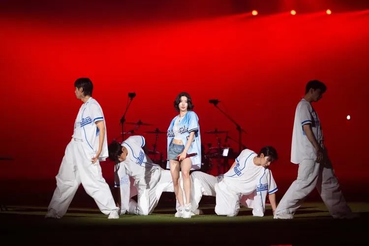 權恩妃又唱又跳，秀出小蠻腰和辣腿。翻攝富邦悍將IG