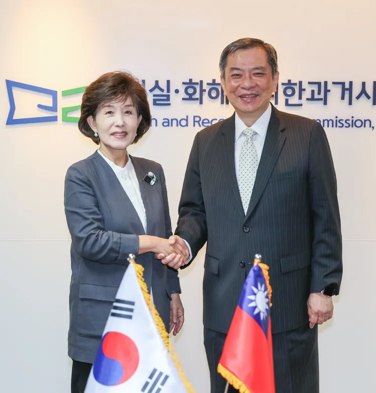 朴宣映（左）與丘高偉合照。翻攝自朴宣映臉書