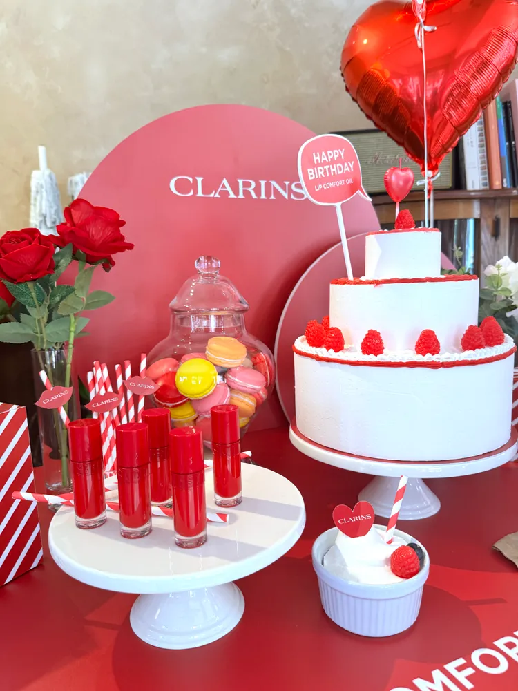 克蘭詩慶祝彈潤植萃美唇油上市10周年，推出限定色號#54。張家玲攝