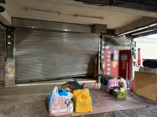 知名当归鸭2店面遭泼漆 今又被车撞大门!疑少东欠巨债