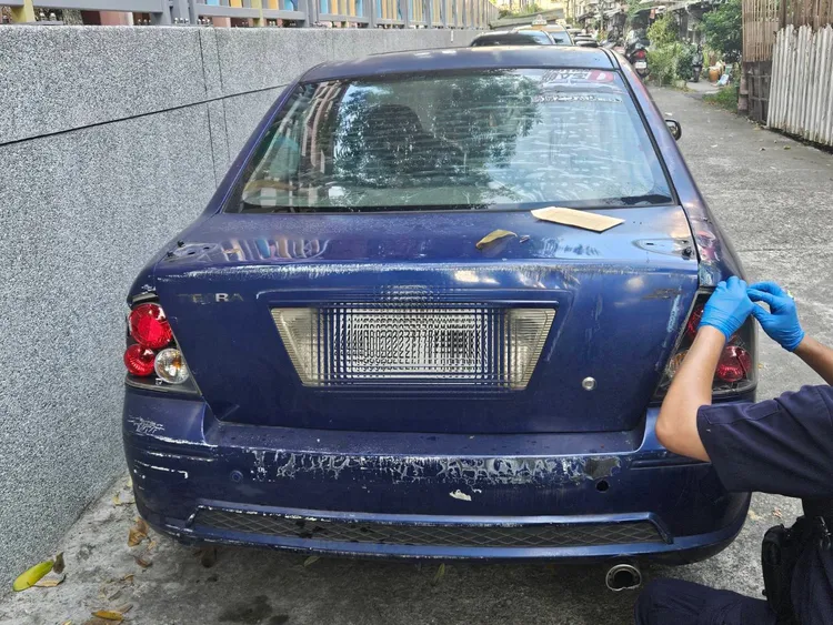 當歸鴨新莊總店今（24日）凌晨被人開車衝撞大門，不料隔沒多久樹林分店也遭此橫禍，警方找到犯案車輛，循線緝兇中。翻攝畫面