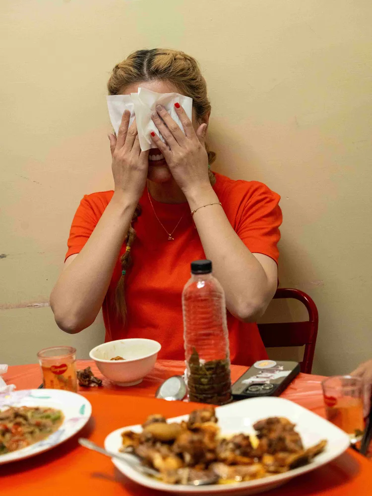 李燕談及父親忍不住落淚。品牌提供