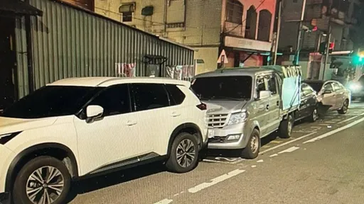 疑精神不濟! 6旬男開車撞擊路旁3輛小客車