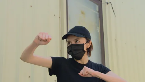 王瞳為愛變女打仔 一打多太拚無力頭暈