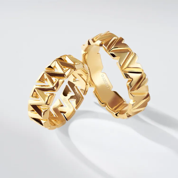 Azuro RepubliAzuro Republicc AZ Signature S 18K黃金戒指（左）8萬4000元、AZ Signature 18K黃金戒指（右）11萬5000元。品牌提供