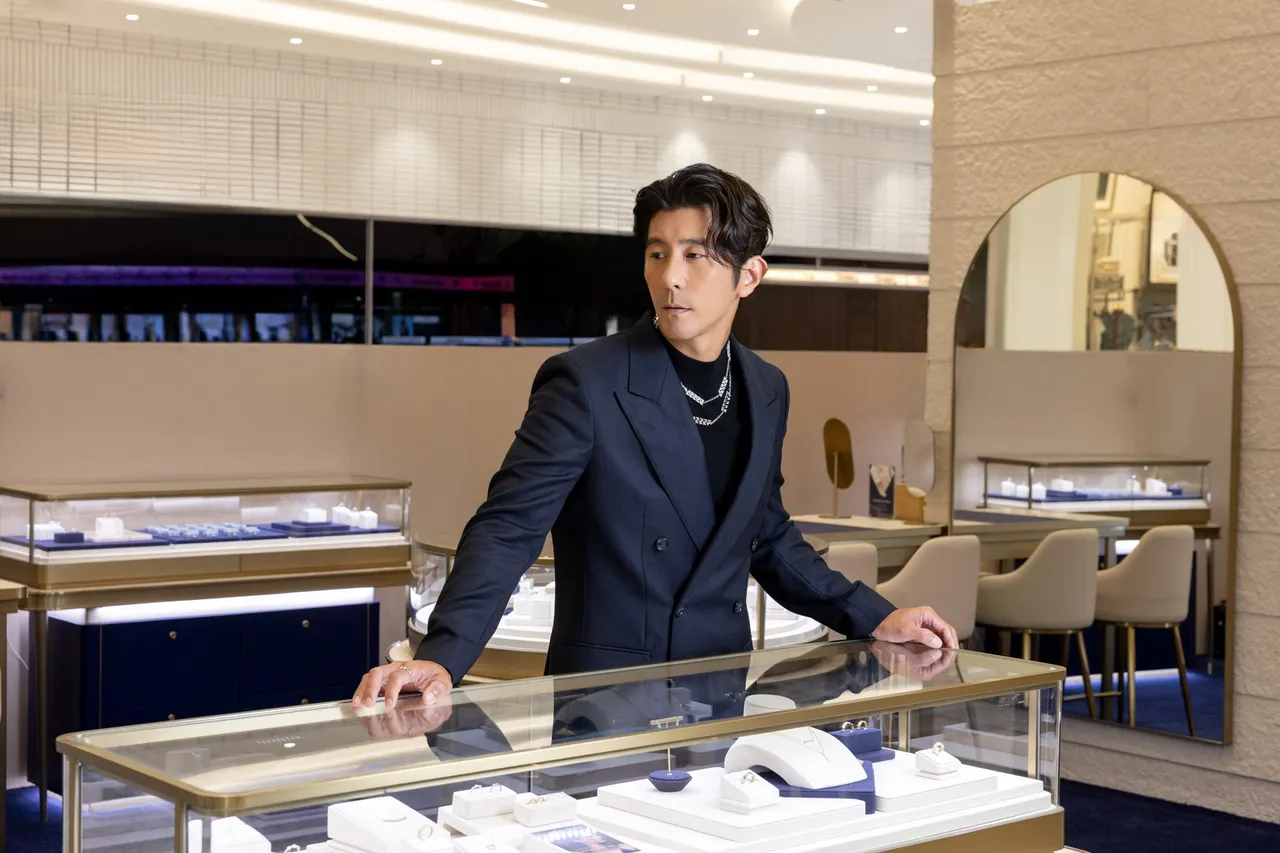 修杰楷表示等等就会去挑老婆的七夕礼物。品牌提供