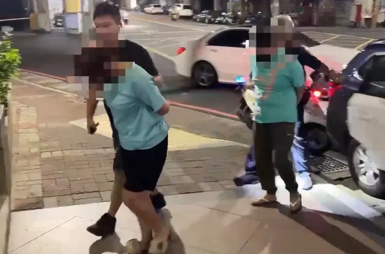 毒鴛鴦身穿情侶裝落網，可以看出感情甚篤。翻攝畫面