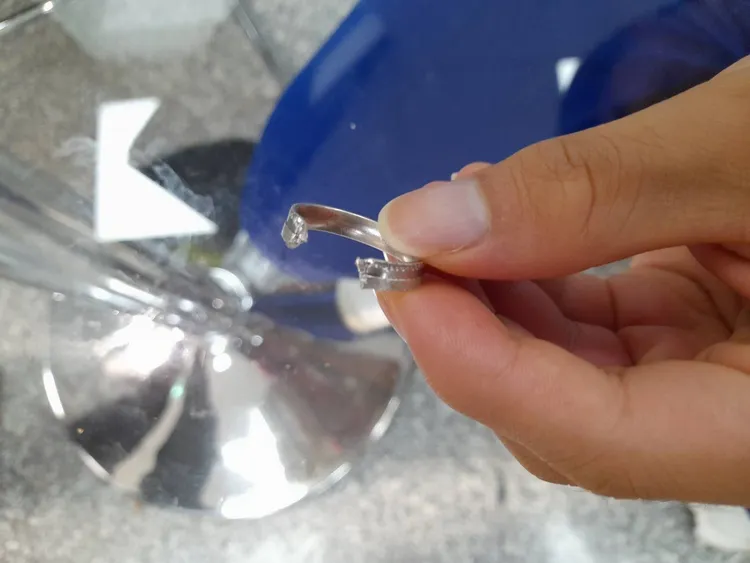 剪斷的銀戒。大湳分隊提供