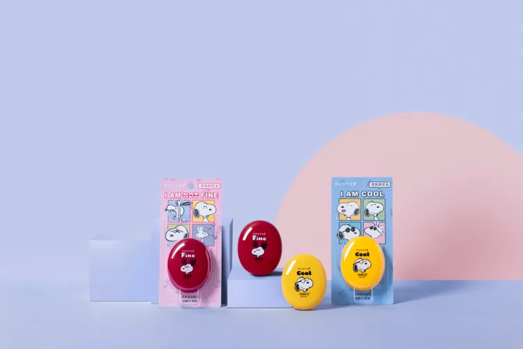 neuve惹我清爽吸油蜜粉2025限量SNOOPY聯名，3.5g／175元。品牌提供