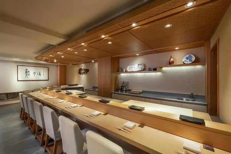 「鮨中澤」秉持「創．心．藝」信念，以創新精神融合江戶前壽司精髓，貫徹對食材本味的極致追求，打造平衡之藝，也形塑出屬於鮨中澤的當代食藝風格。業者提供