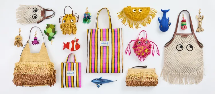 Anya Hindmarch Dive Shop透過手工串珠、鉤織藤編與亮片刺繡，打造出章魚、水母等海洋生物造型手袋。品牌提供