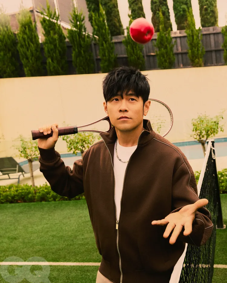 周杰倫身著Dior登上雜誌封面。《GQ》提供