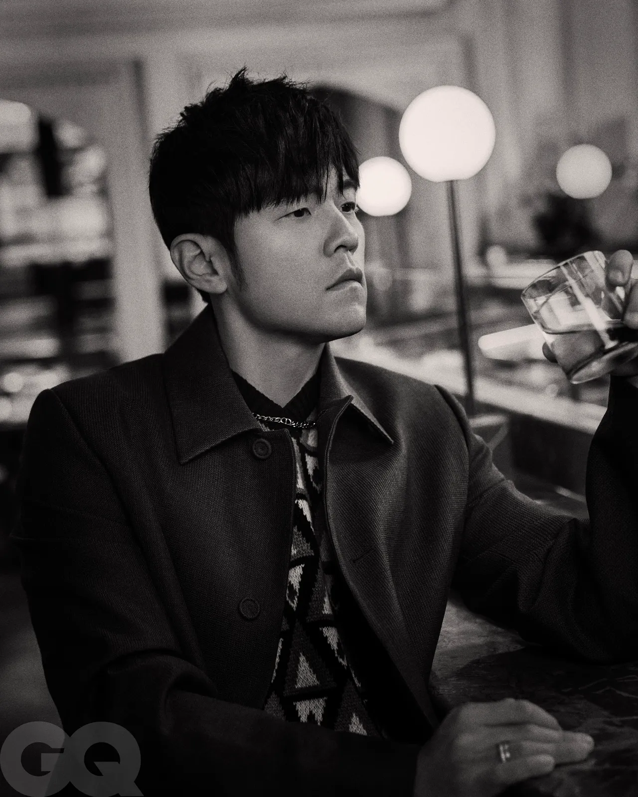 周杰伦身著Dior登上杂志封面。《GQ》提供